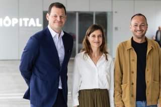 Pierre Maudet, Rebecca Ruiz et Mathias Reynard (de gauche à droite) ont présenté la campagne d'information lancée par les cantons de Genève, Vaud et Valais en matière d'agressions sexuelles. Cyril Zingaro/Keystone-ATS